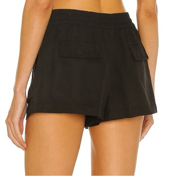 Alice + Olivia Britney Patch Pocket Shorts in Black NWT - Picture 3 of 8